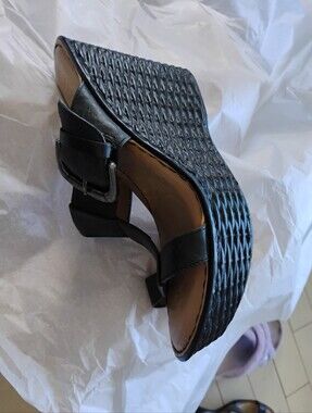 BORN leather platform wedge strappy sandals size 8